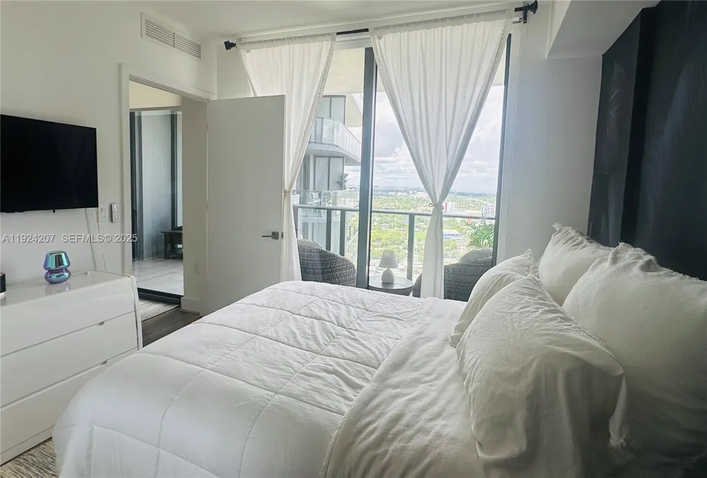 121 NE 34th St #3014 Miami, FL 33137