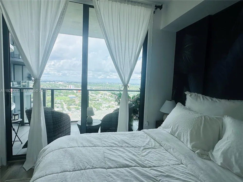 121 NE 34th St #3014 Miami, FL 33137