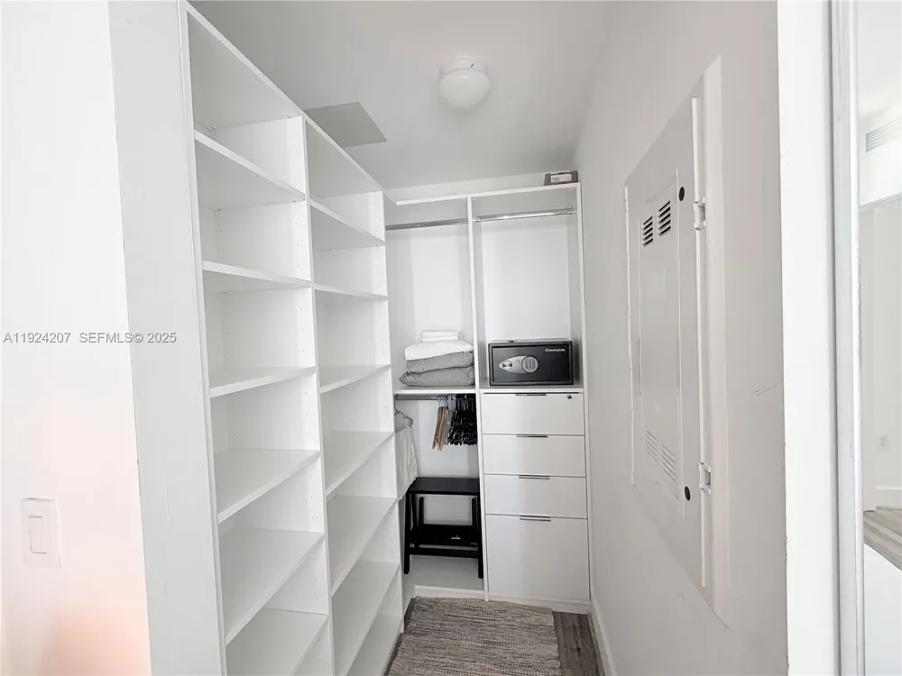 121 NE 34th St #3014 Miami, FL 33137