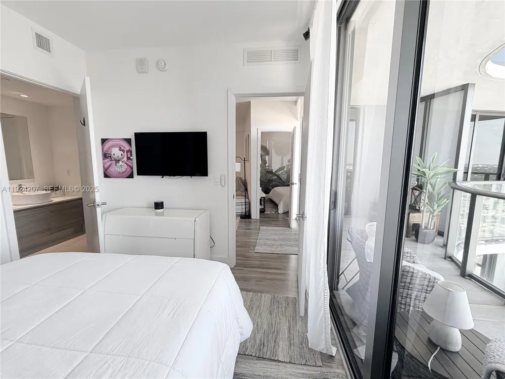 121 NE 34th St #3014 Miami, FL 33137