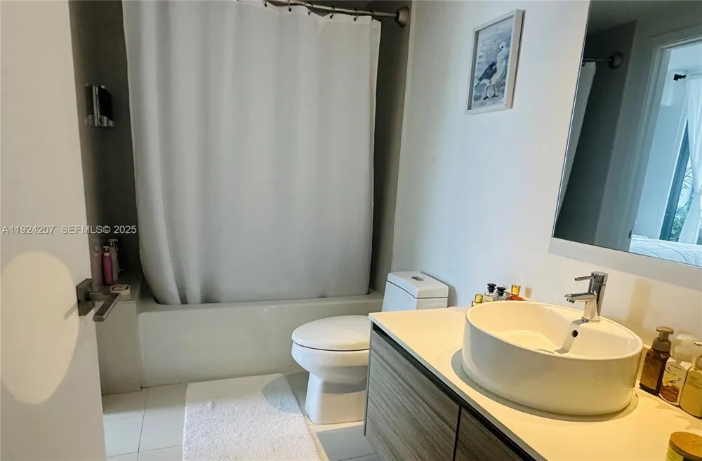 121 NE 34th St #3014 Miami, FL 33137