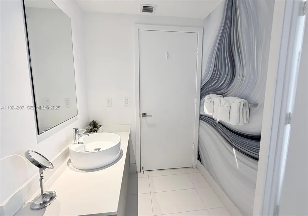 121 NE 34th St #3014 Miami, FL 33137