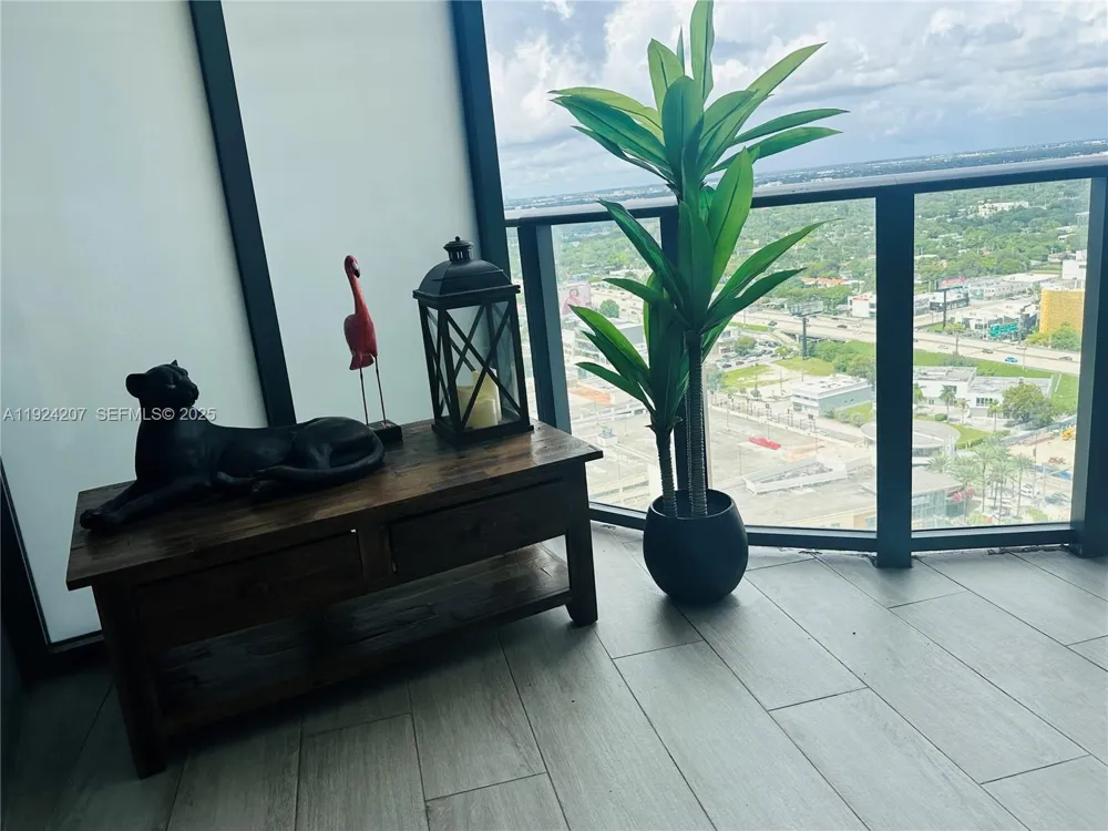 121 NE 34th St #3014 Miami, FL 33137