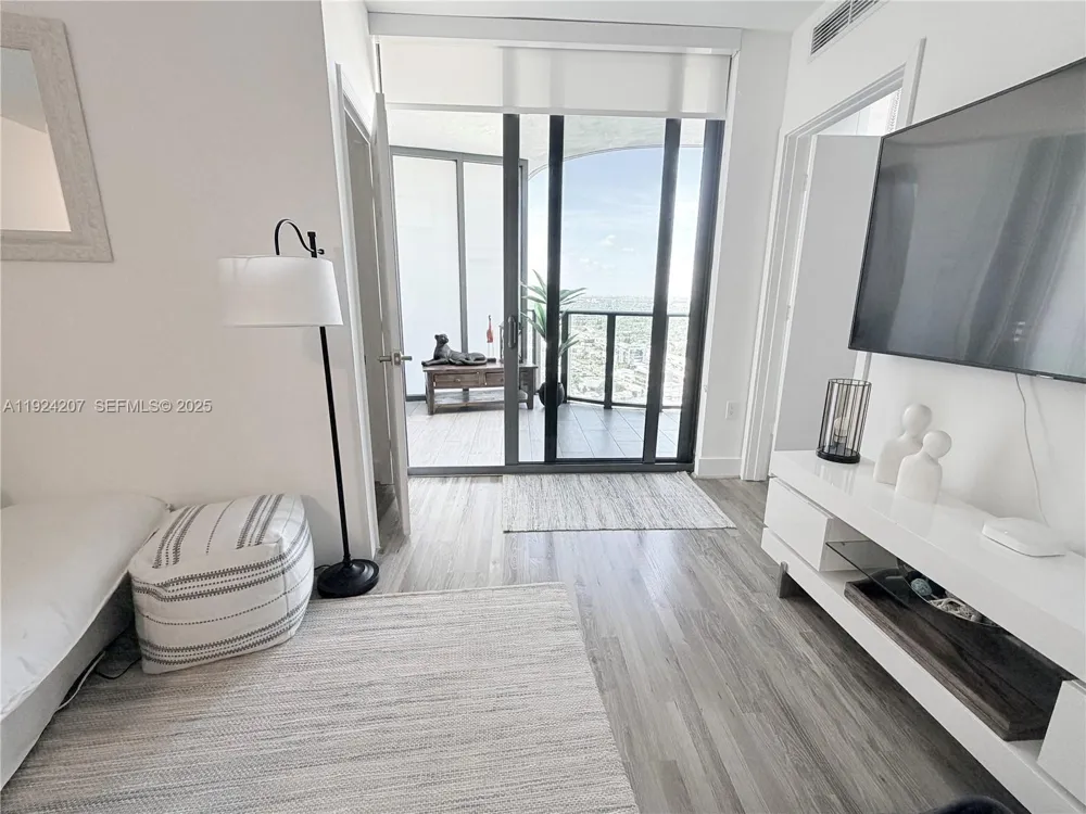 121 NE 34th St #3014 Miami, FL 33137