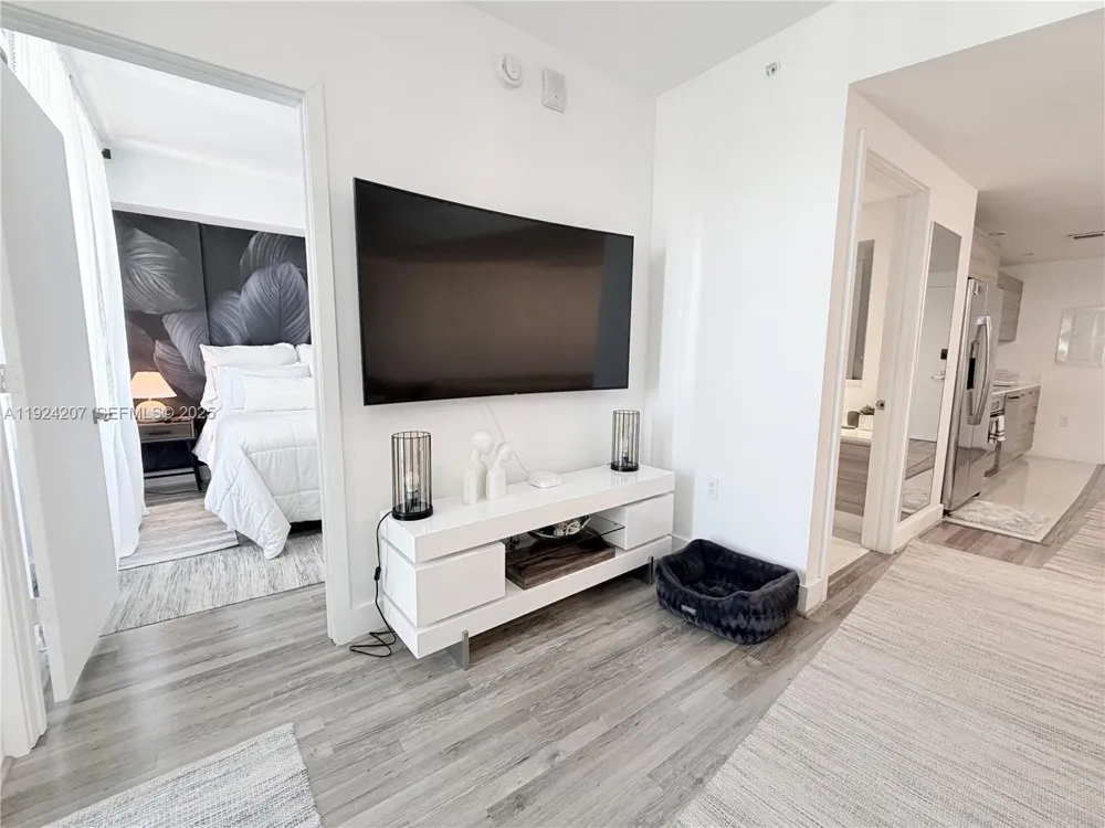 121 NE 34th St #3014 Miami, FL 33137