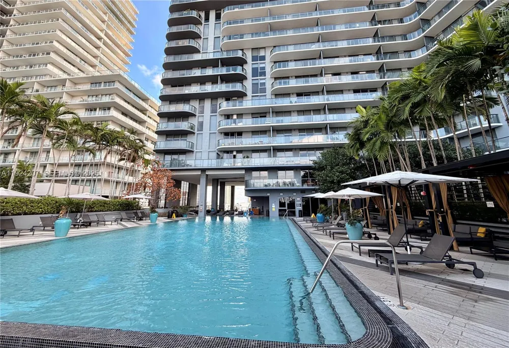 121 NE 34th St #3014 Miami, FL 33137