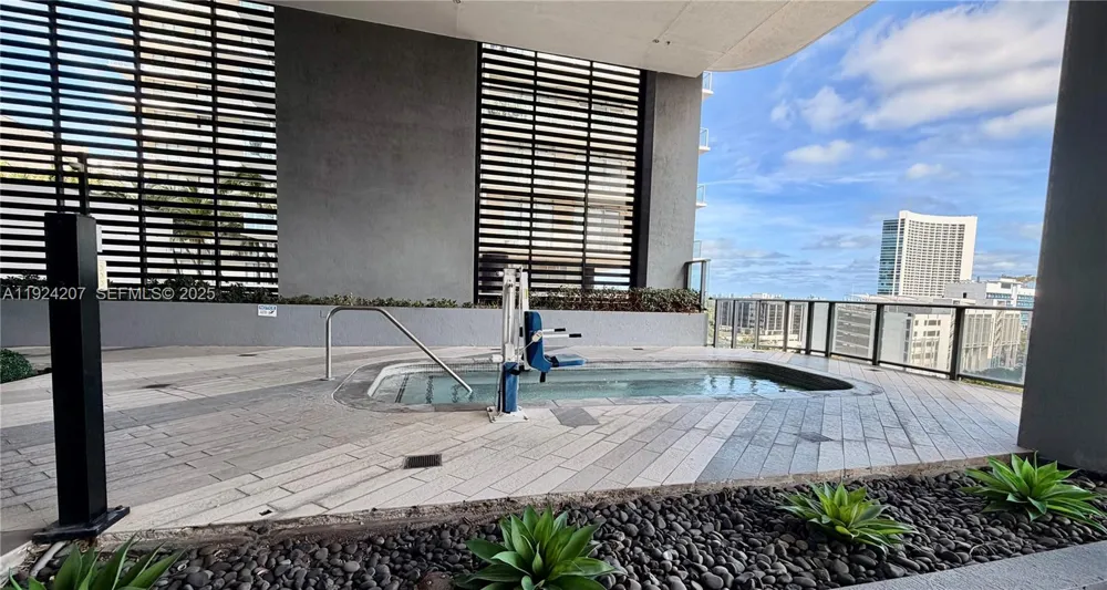 121 NE 34th St #3014 Miami, FL 33137