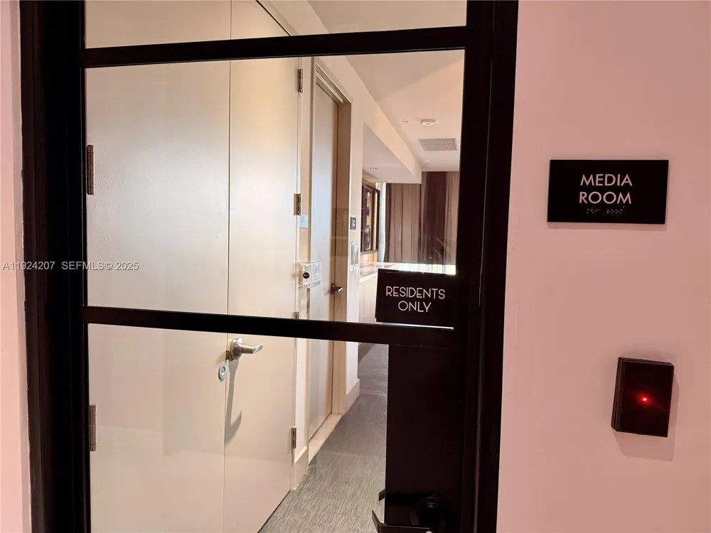 121 NE 34th St #3014 Miami, FL 33137