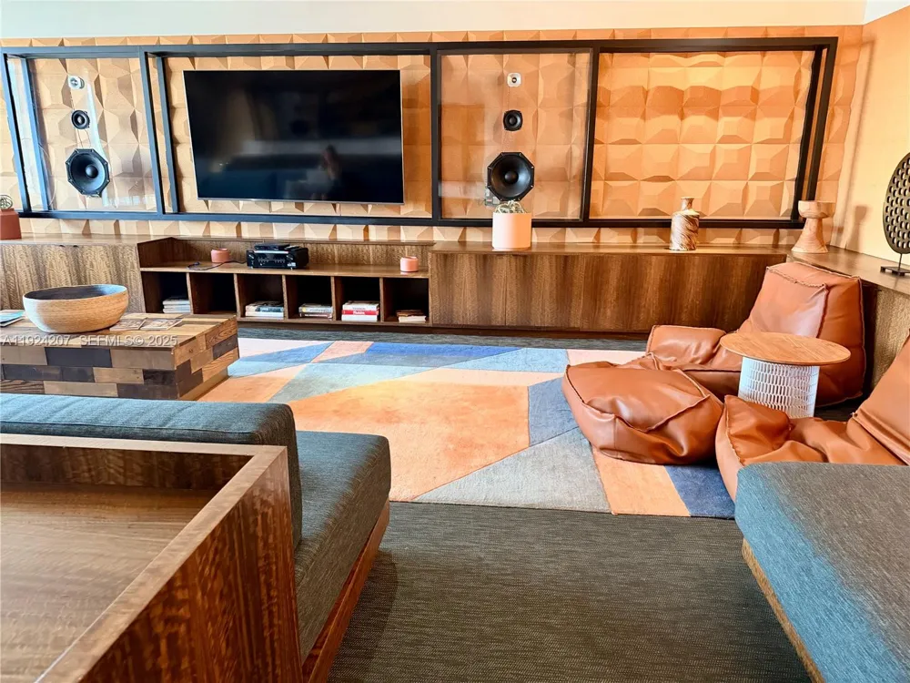 121 NE 34th St #3014 Miami, FL 33137