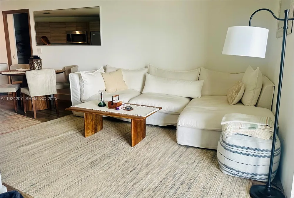 121 NE 34th St #3014 Miami, FL 33137
