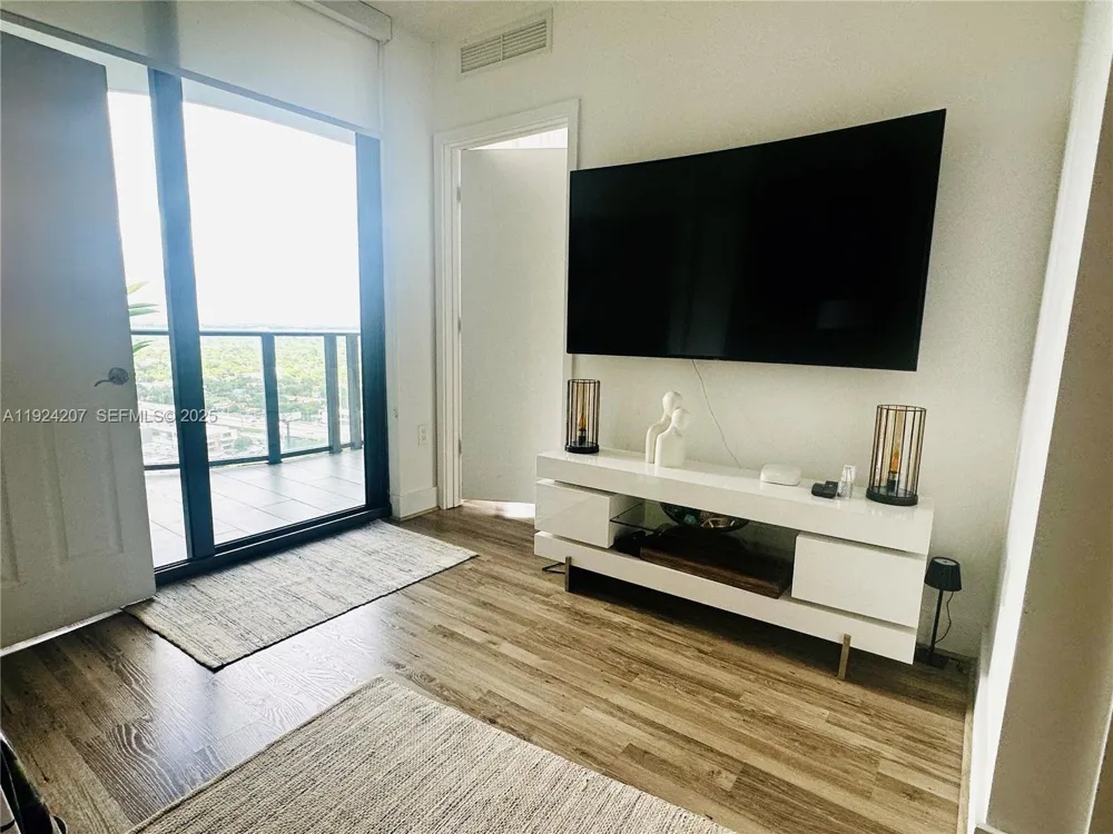 121 NE 34th St #3014 Miami, FL 33137