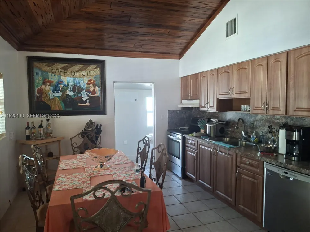 29 Bonefish Ave Key Largo, FL 33037