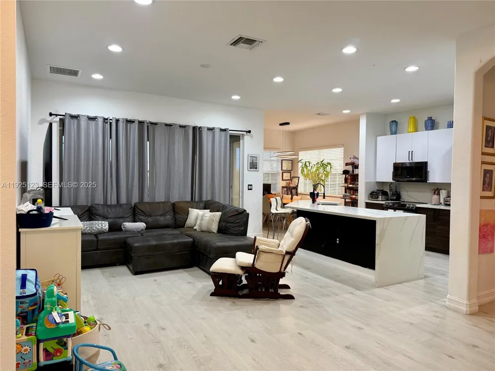 8232 NW 128th Ln #39-F Parkland, FL 33076