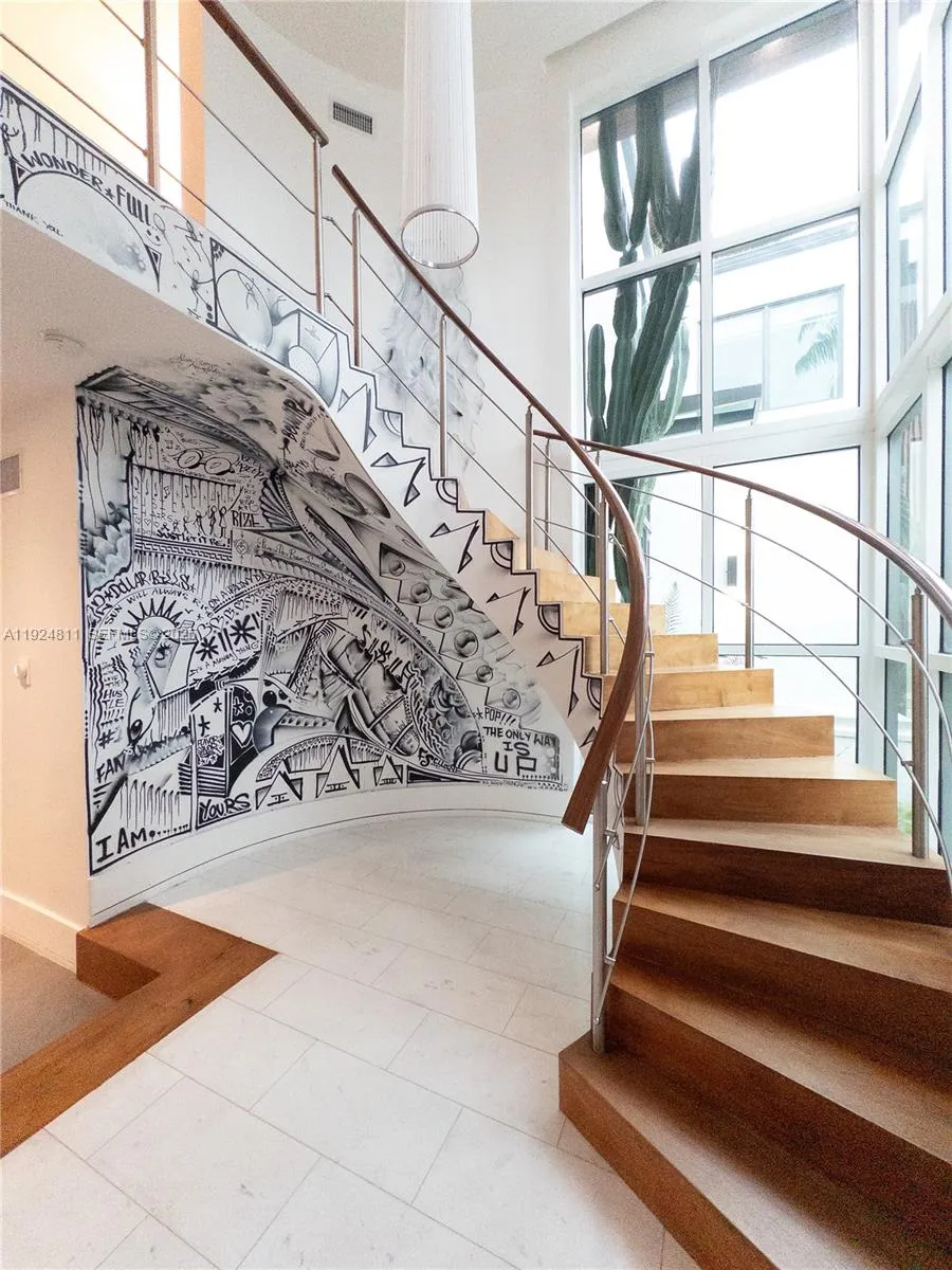 327 E Rivo Alto Dr Miami Beach, FL 33139
