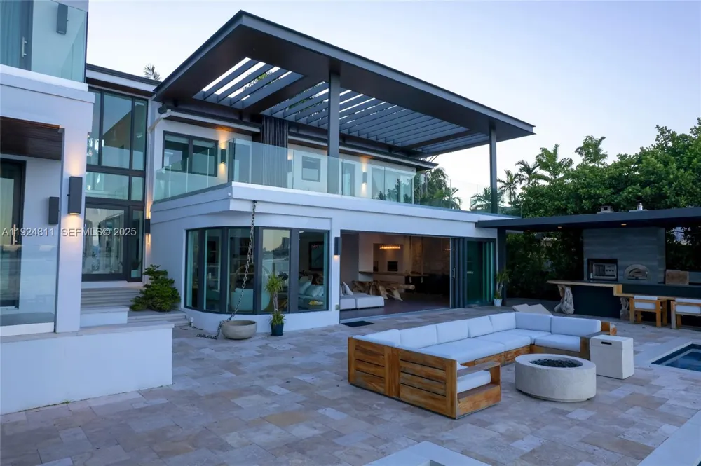 327 E Rivo Alto Dr Miami Beach, FL 33139