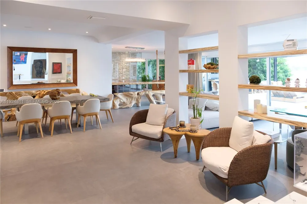 327 E Rivo Alto Dr Miami Beach, FL 33139