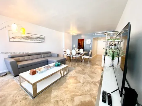 100 Lincoln Rd #608