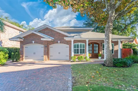 16 Plantation Oaks Drive