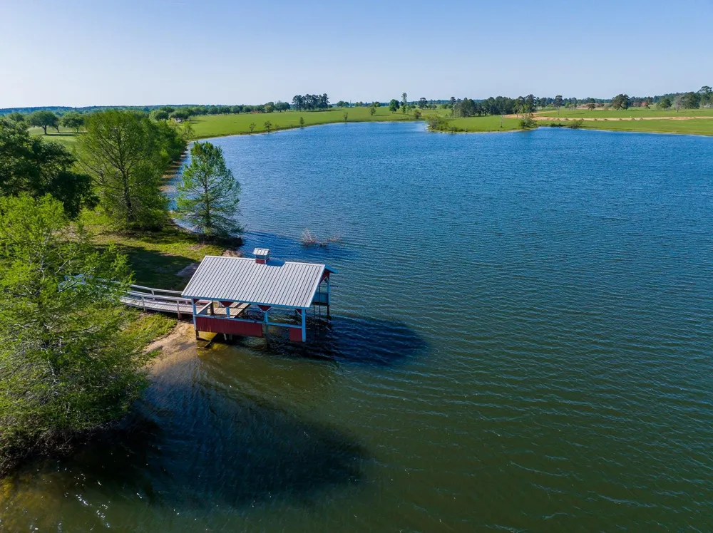 82 Lakeland Loop Hillister, TX 77624