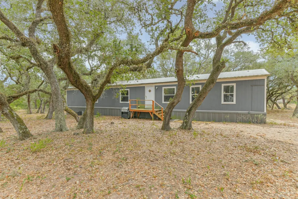 1089 County Road 120 Hallettsville, TX 77964