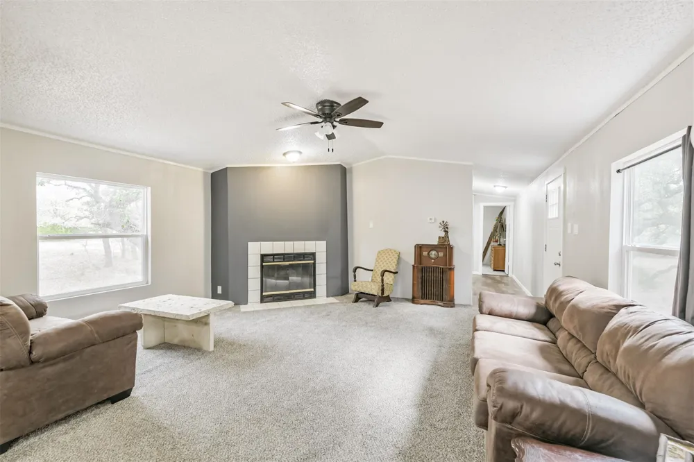 1089 County Road 120 Hallettsville, TX 77964