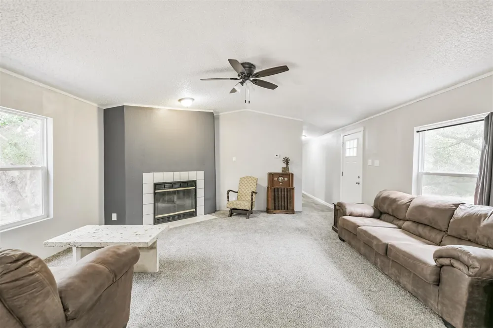 1089 County Road 120 Hallettsville, TX 77964