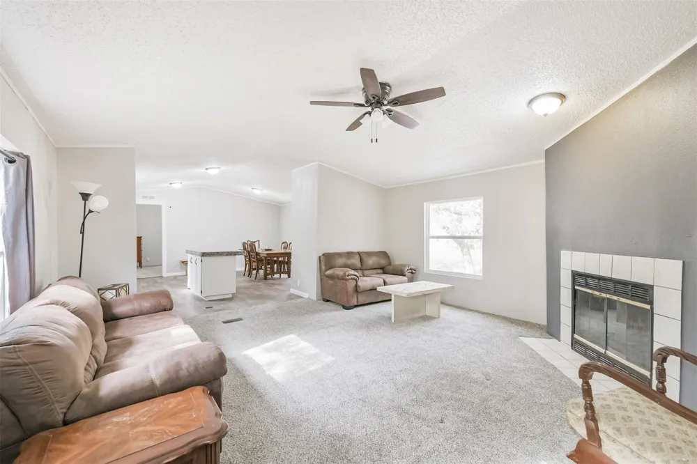 1089 County Road 120 Hallettsville, TX 77964