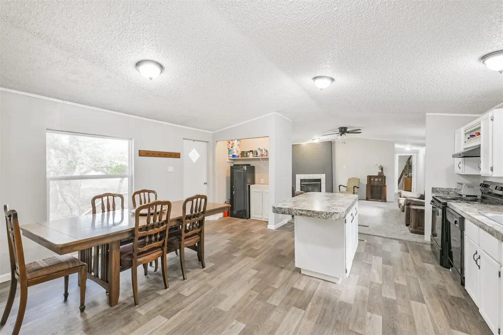 1089 County Road 120 Hallettsville, TX 77964
