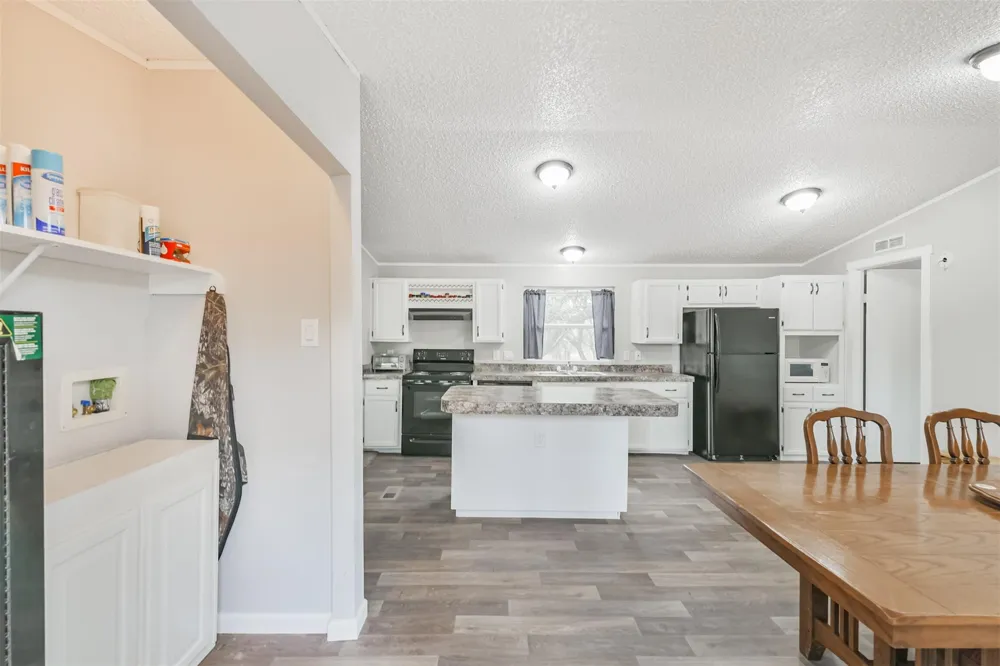 1089 County Road 120 Hallettsville, TX 77964