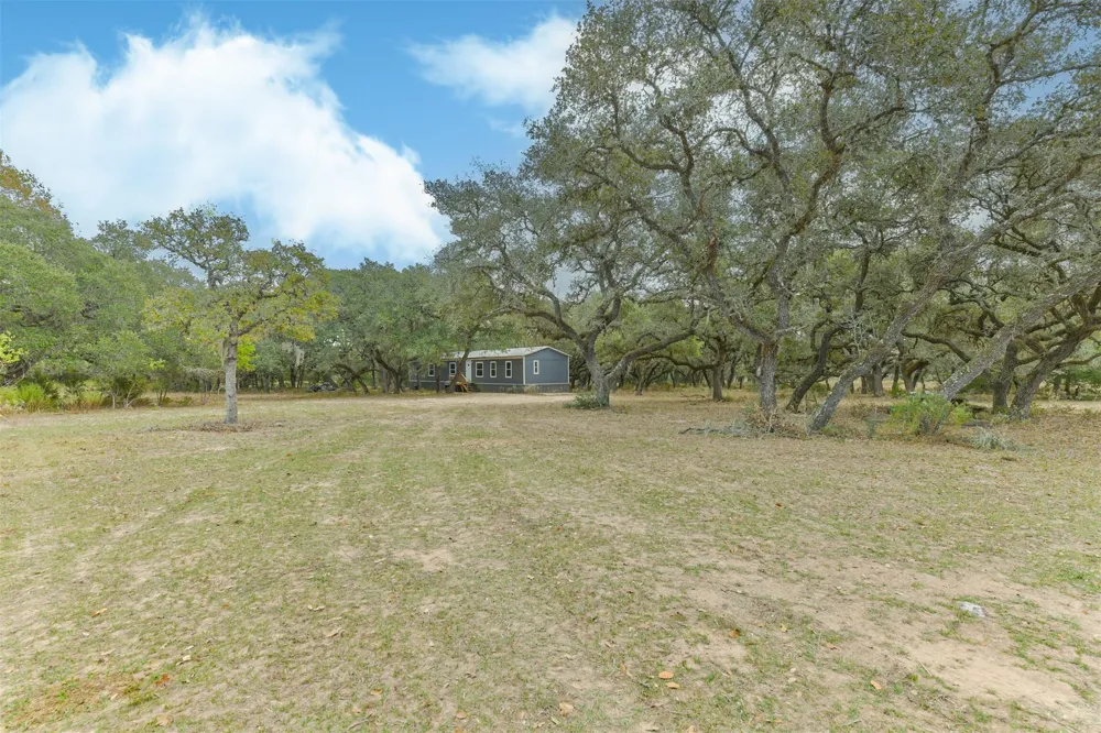 1089 County Road 120 Hallettsville, TX 77964