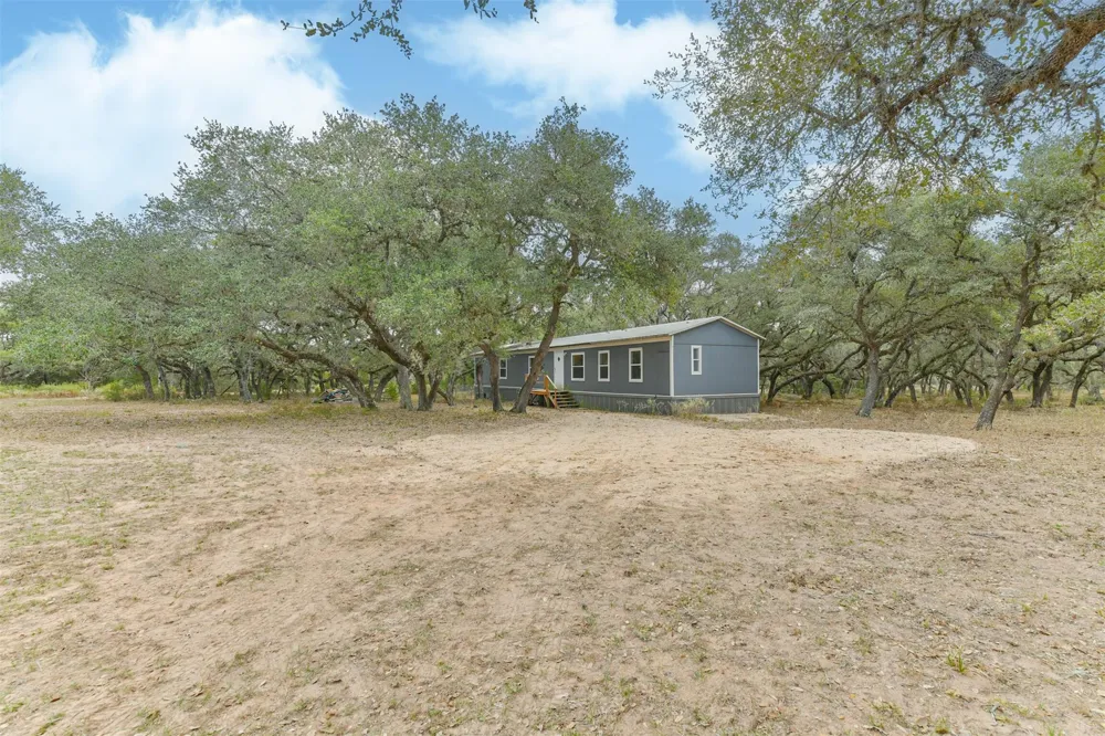 1089 County Road 120 Hallettsville, TX 77964