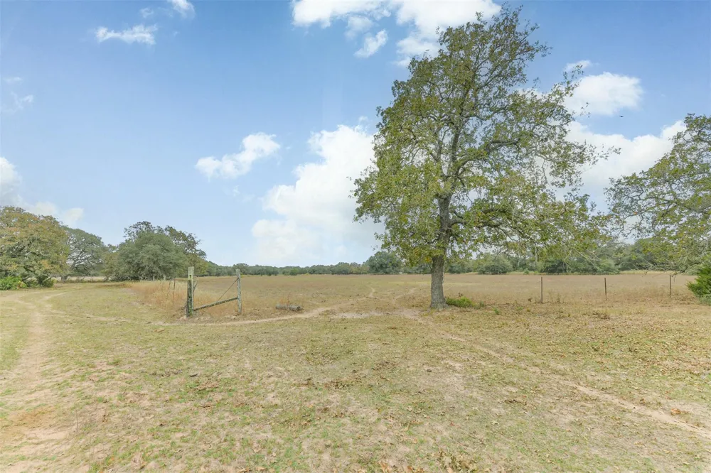 1089 County Road 120 Hallettsville, TX 77964