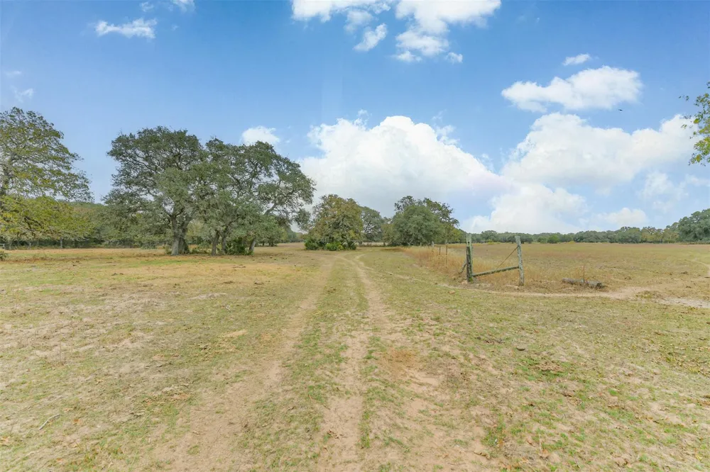 1089 County Road 120 Hallettsville, TX 77964