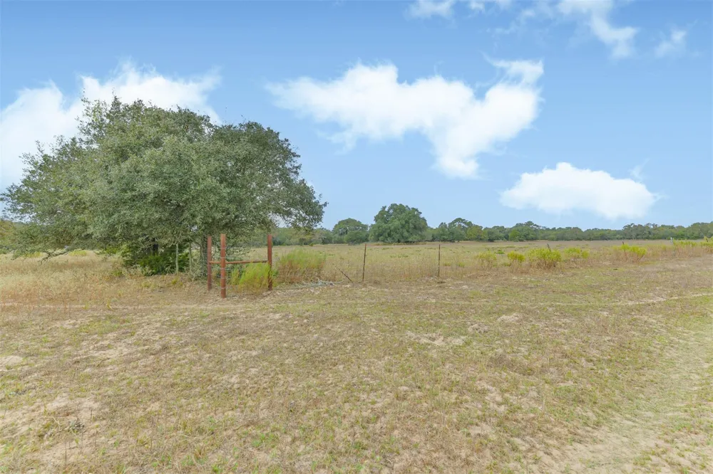 1089 County Road 120 Hallettsville, TX 77964