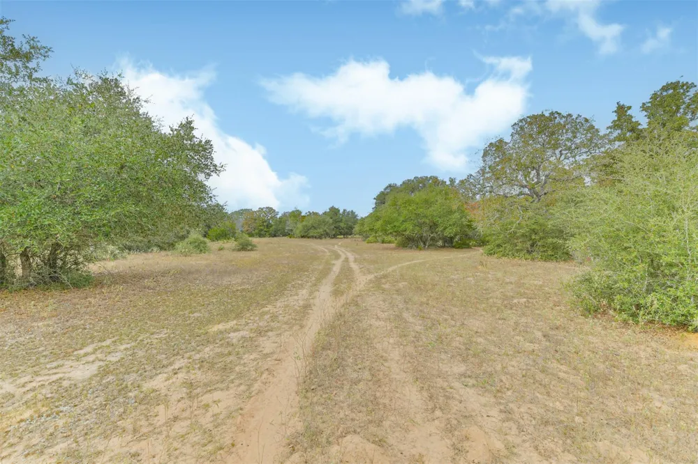 1089 County Road 120 Hallettsville, TX 77964