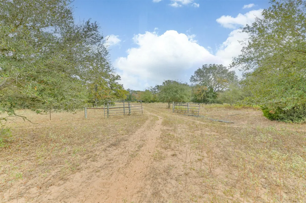 1089 County Road 120 Hallettsville, TX 77964