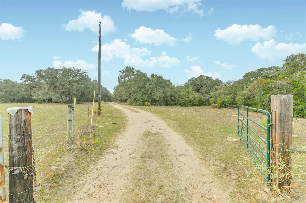 1089 County Road 120 Hallettsville, TX 77964