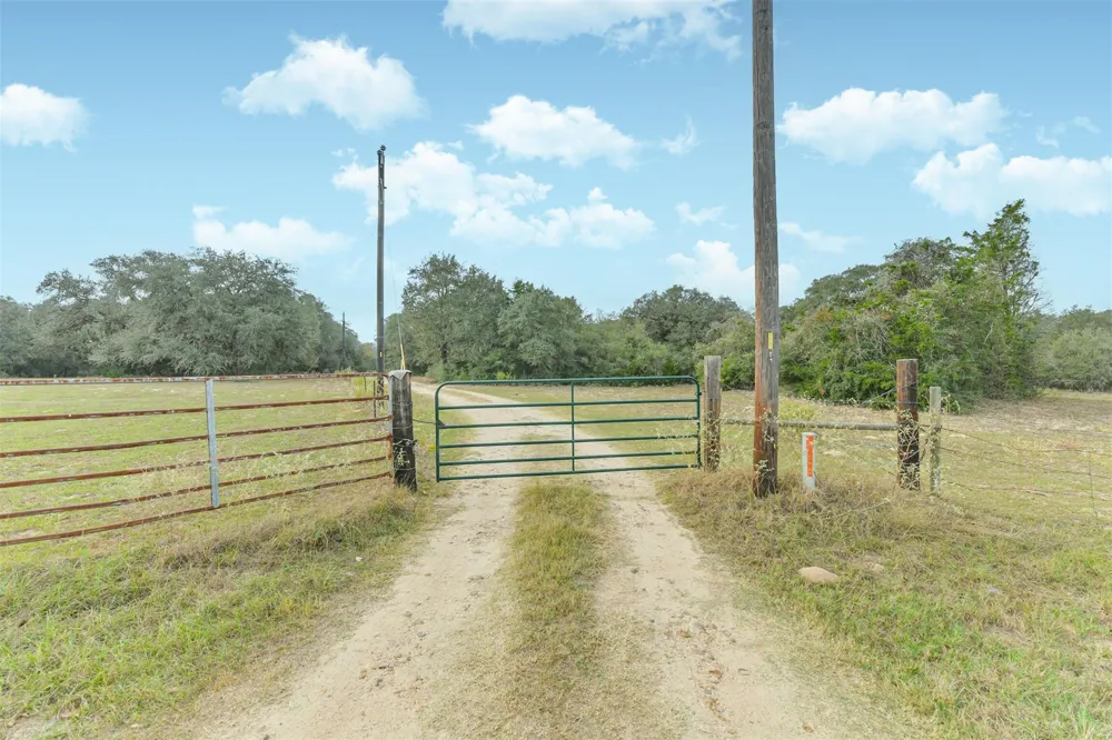 1089 County Road 120 Hallettsville, TX 77964
