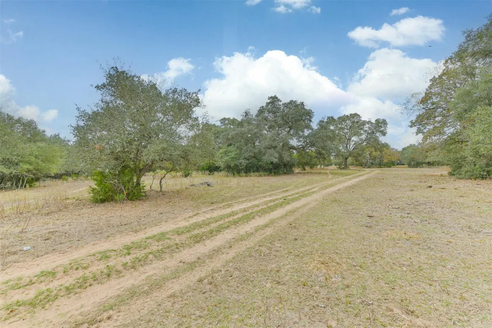 1089 County Road 120 Hallettsville, TX 77964