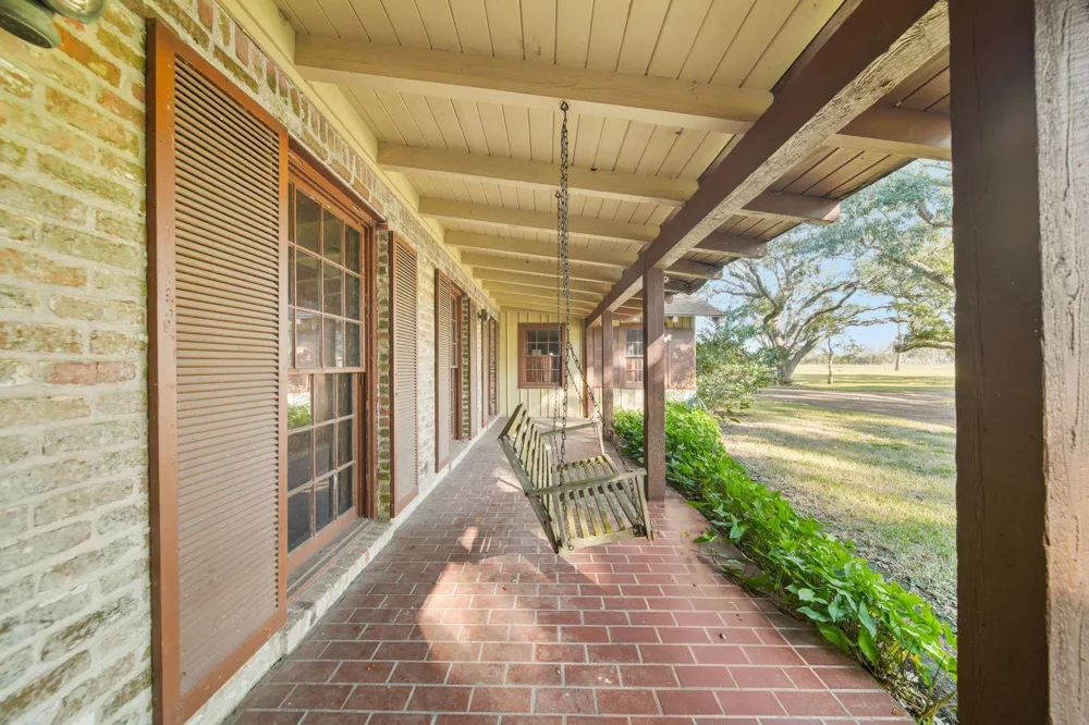 629 County Road 133 Alvin, TX 77511