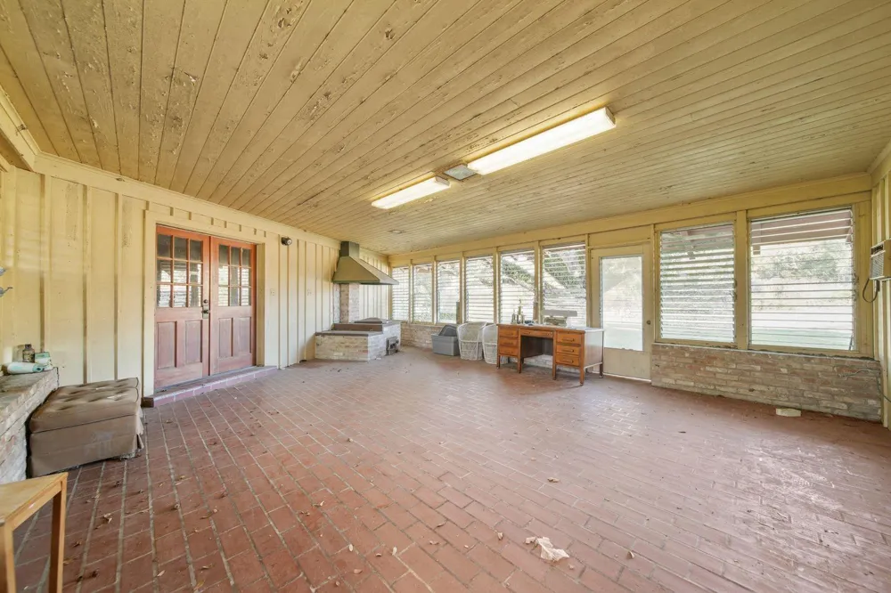 629 County Road 133 Alvin, TX 77511