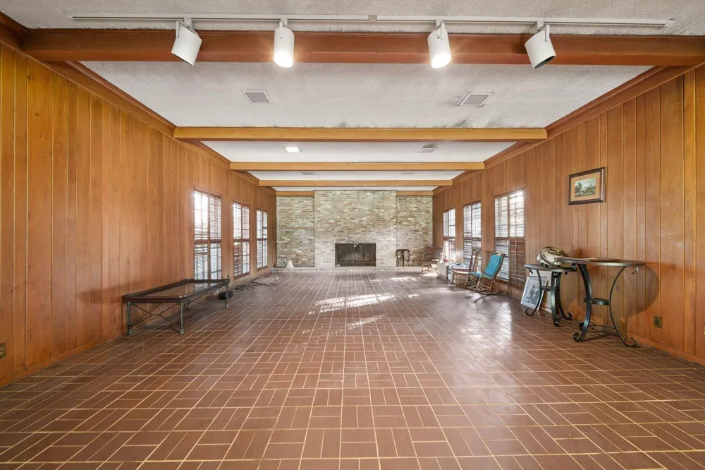629 County Road 133 Alvin, TX 77511