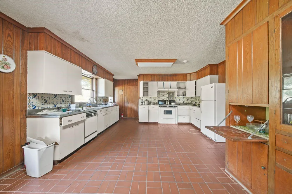 629 County Road 133 Alvin, TX 77511