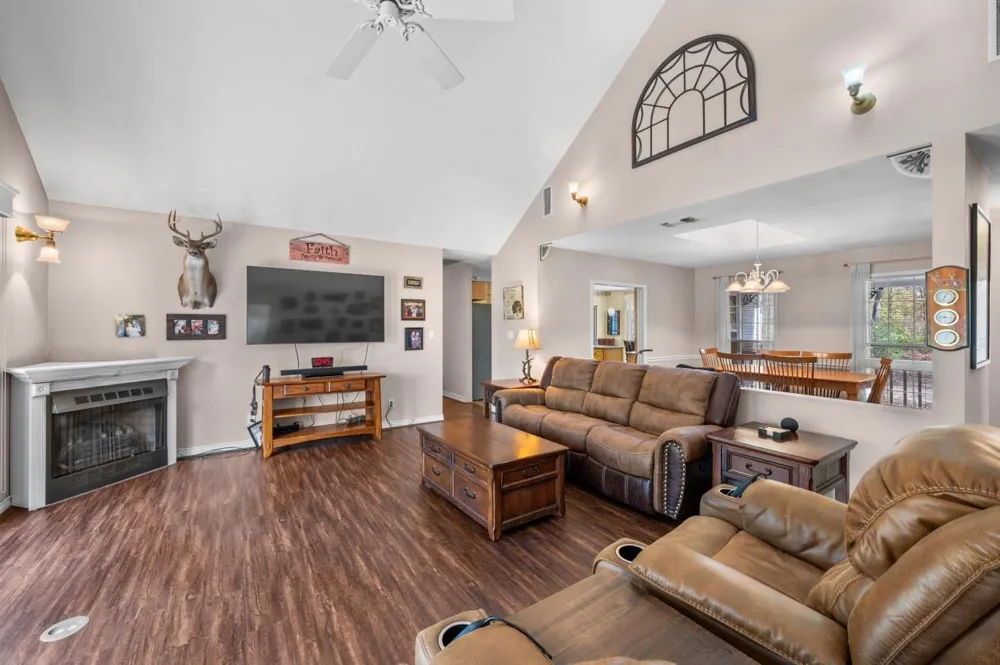 6910 Highway 147 N Center, TX 75935