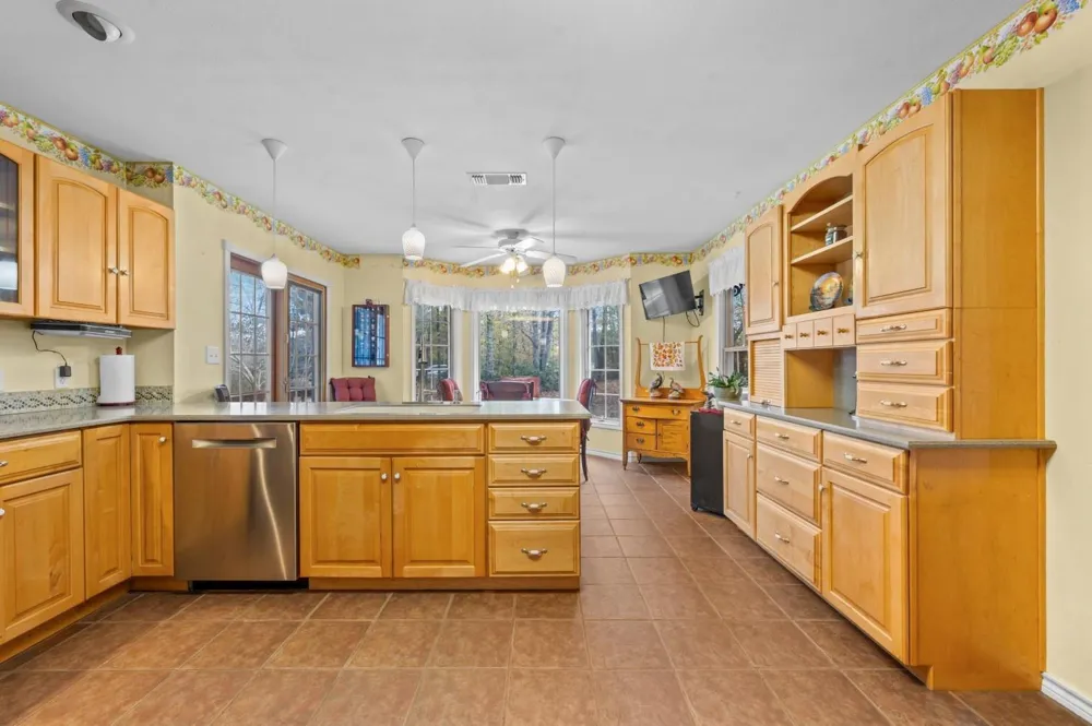 6910 Highway 147 N Center, TX 75935