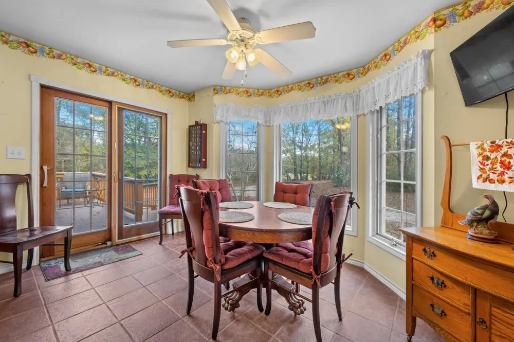 6910 Highway 147 N Center, TX 75935