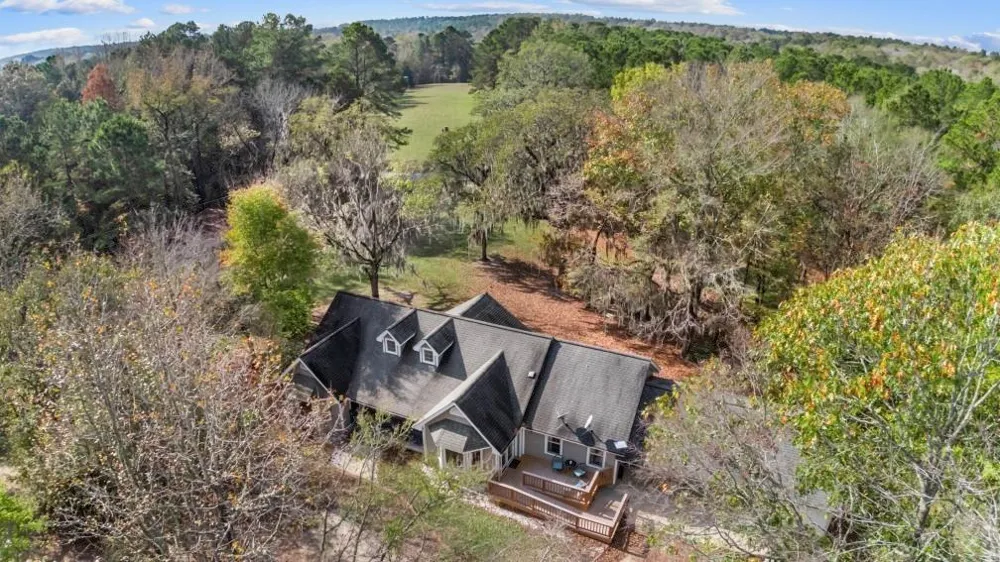 6910 Highway 147 N Center, TX 75935