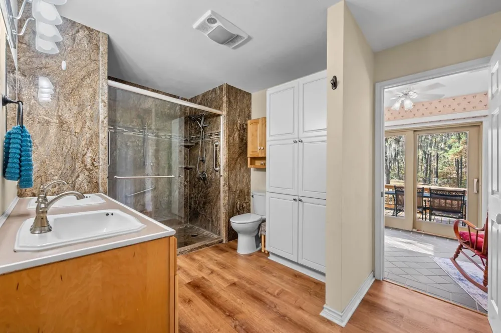 6910 Highway 147 N Center, TX 75935