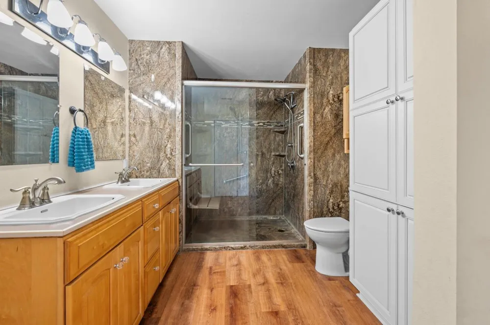 6910 Highway 147 N Center, TX 75935