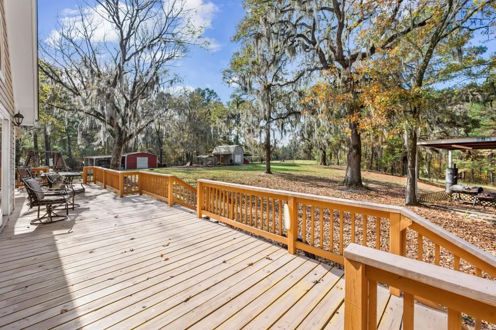 6910 Highway 147 N Center, TX 75935